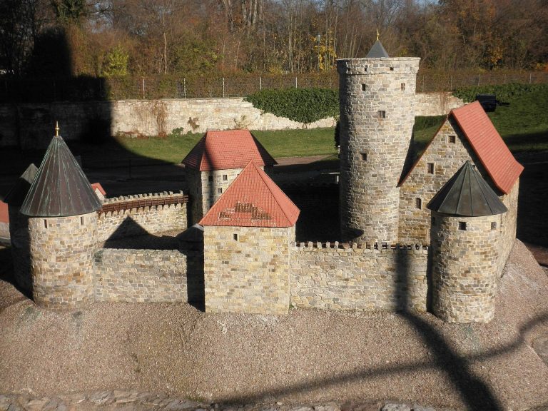 Kevernburg: A Medieval Hill Castle and Dynastic Seat in Germany