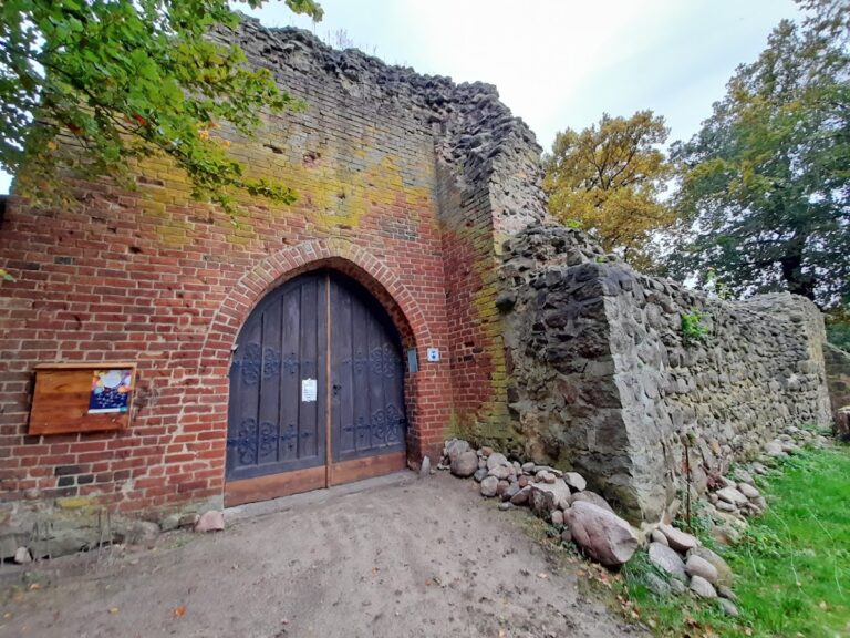 Burg Apenburg: A Medieval Lowland Castle Ruin in Germany