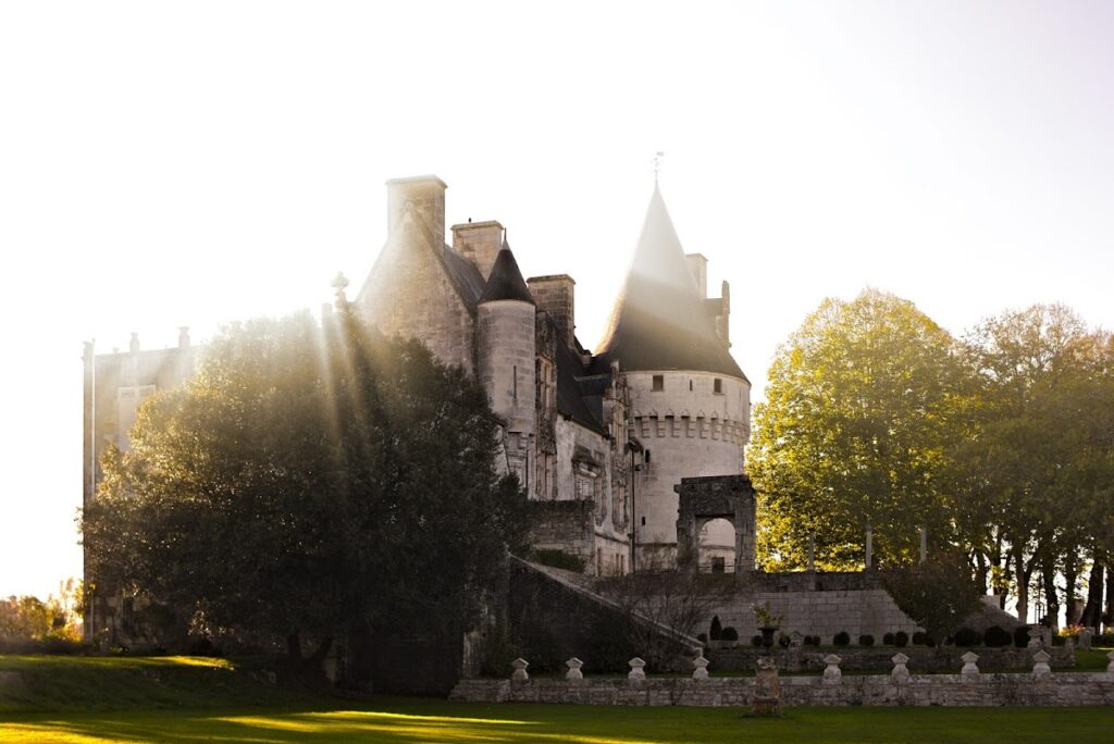 Château de Crazannes: A Historic Castle in France 1 Château de Crazannes