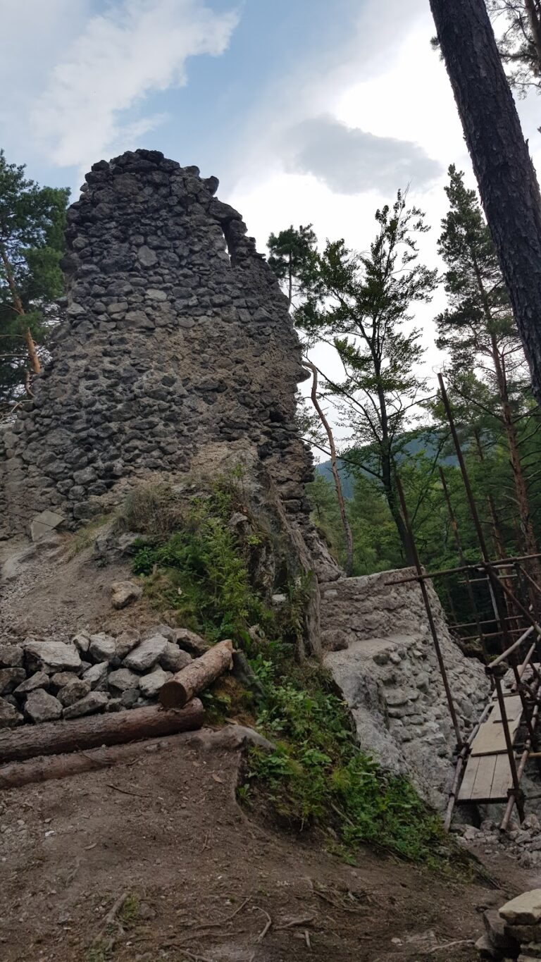 Lipovský hrad: A Medieval Castle Ruin near Lipovce, Slovakia