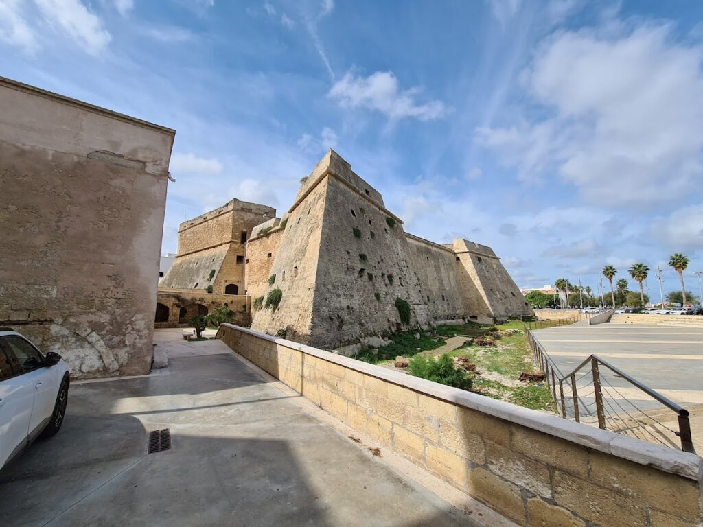 Angevin Castle: A Medieval Coastal Fortress in Italy 1 Angevin Castle
