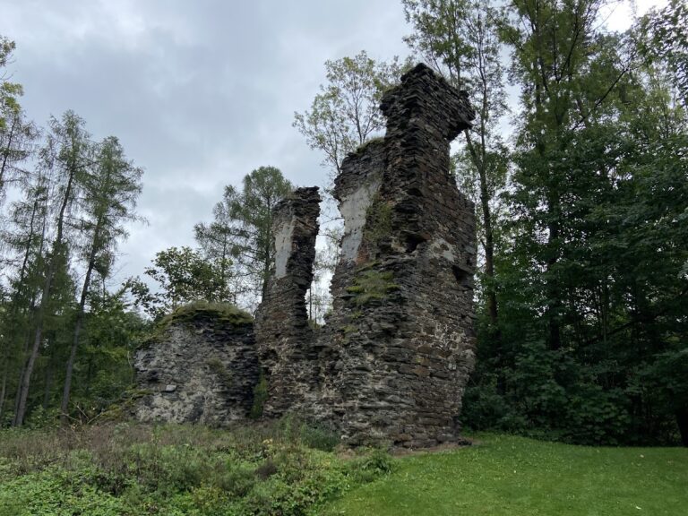 Chlum: A Gothic Castle Ruin in Czechia