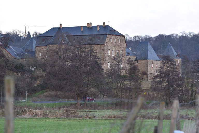 Burg Maubach: A Medieval Hill Castle in Germany