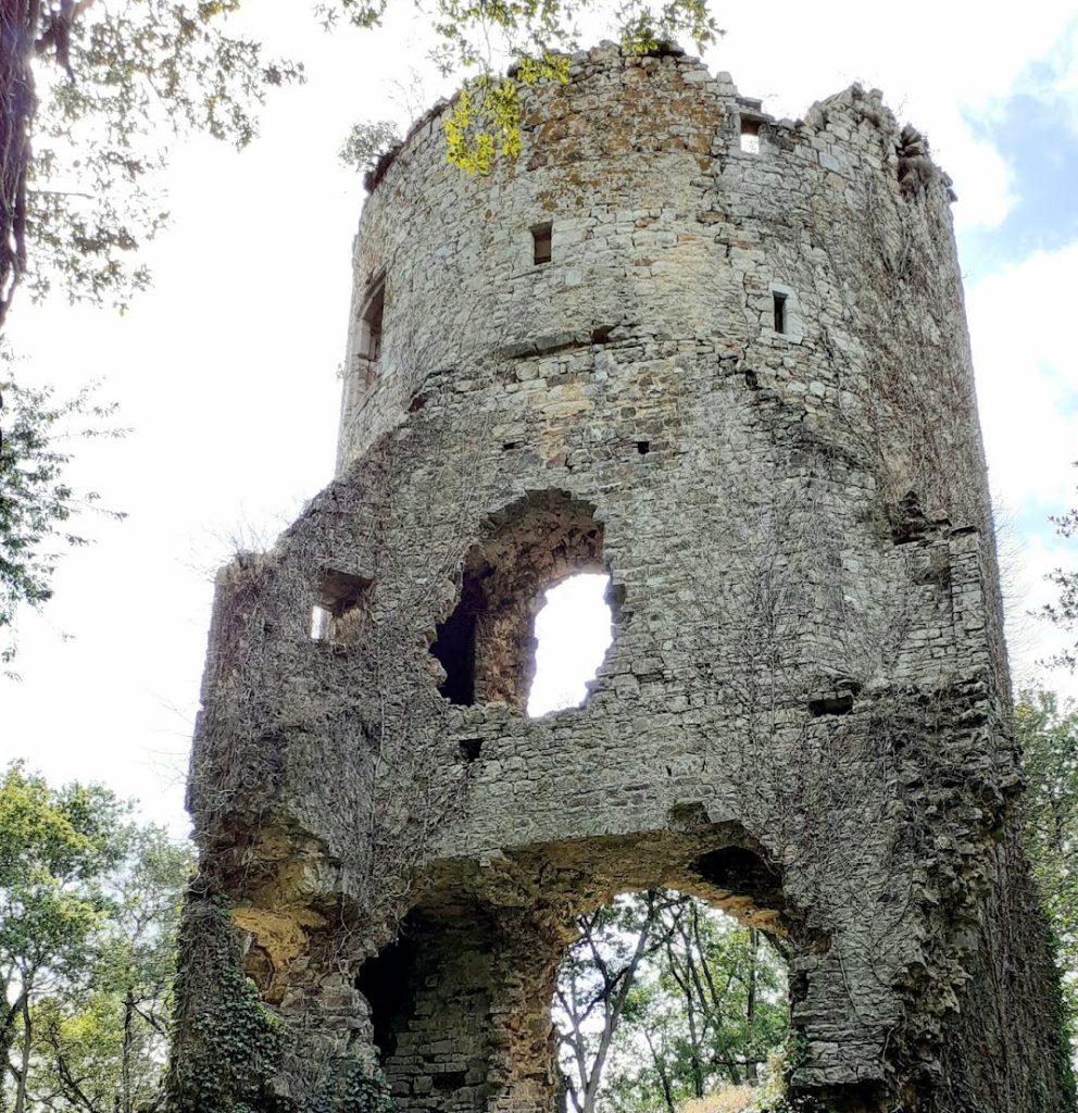 Tour Saint-Clair: The Ruined Keep of Château de Derval 1 Tour Saint-Clair