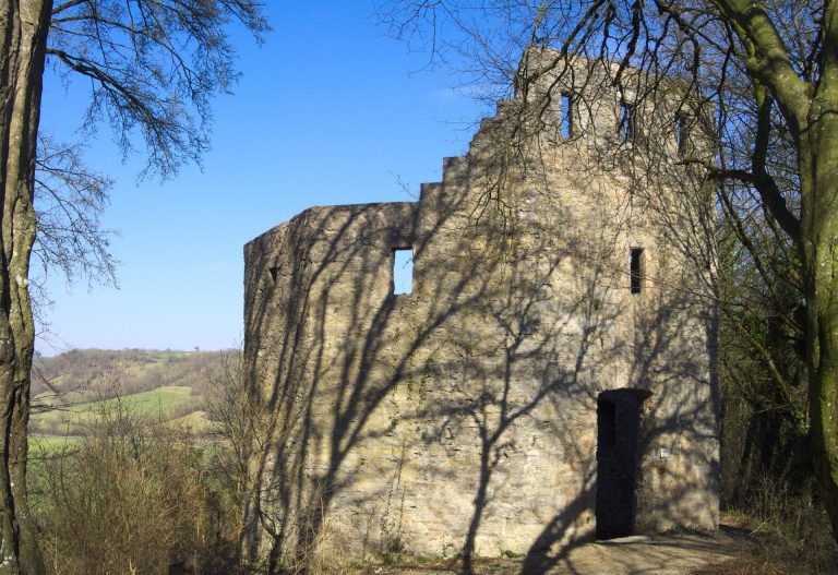 Geyersburg: A Medieval Spur Castle Ruin in Germany
