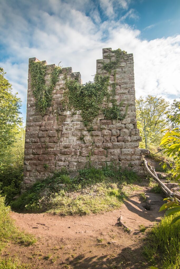 Petit-Geroldseck Castle: A Ruined Hill Castle in France 1 Château du Petit-Geroldseck