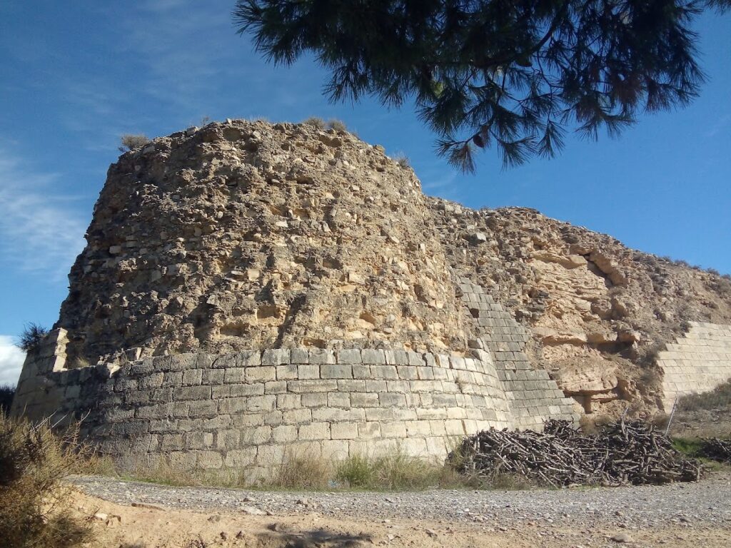 Castell d'Aitona: A Medieval Castle and Barony Residence in Spain 1 Castell d'Aitona