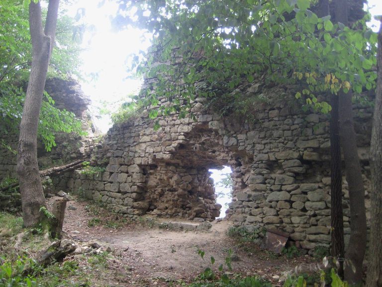 Obřany Castle: A Ruined Medieval Stronghold in Czechia