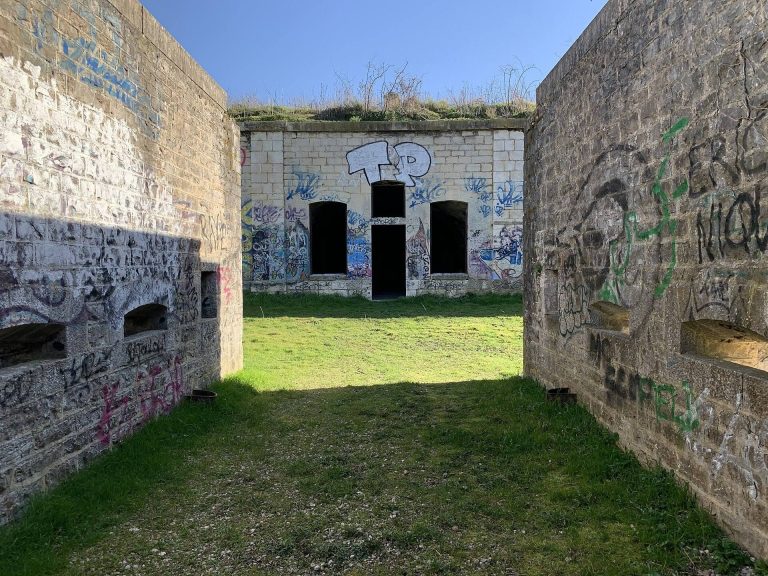 Batterie de Sermenaz: An Artillery Fortification in France