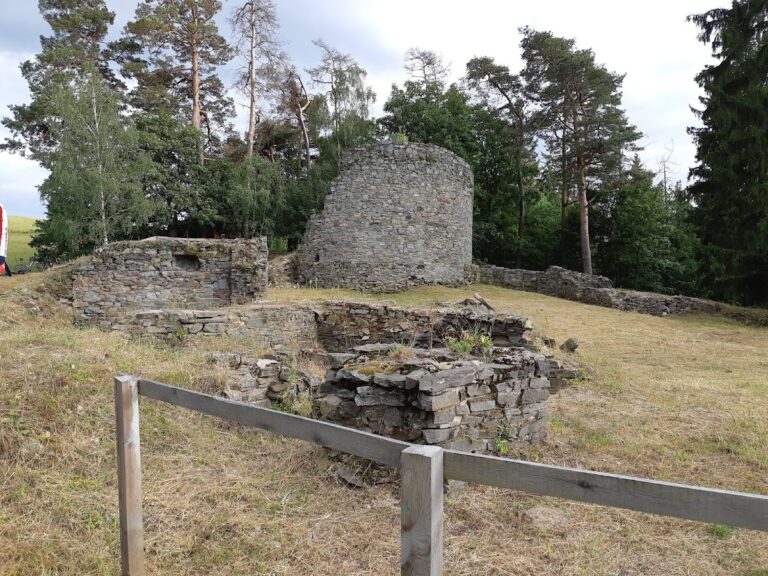 Lisek Castle: An Early Noble Castle in Czechia