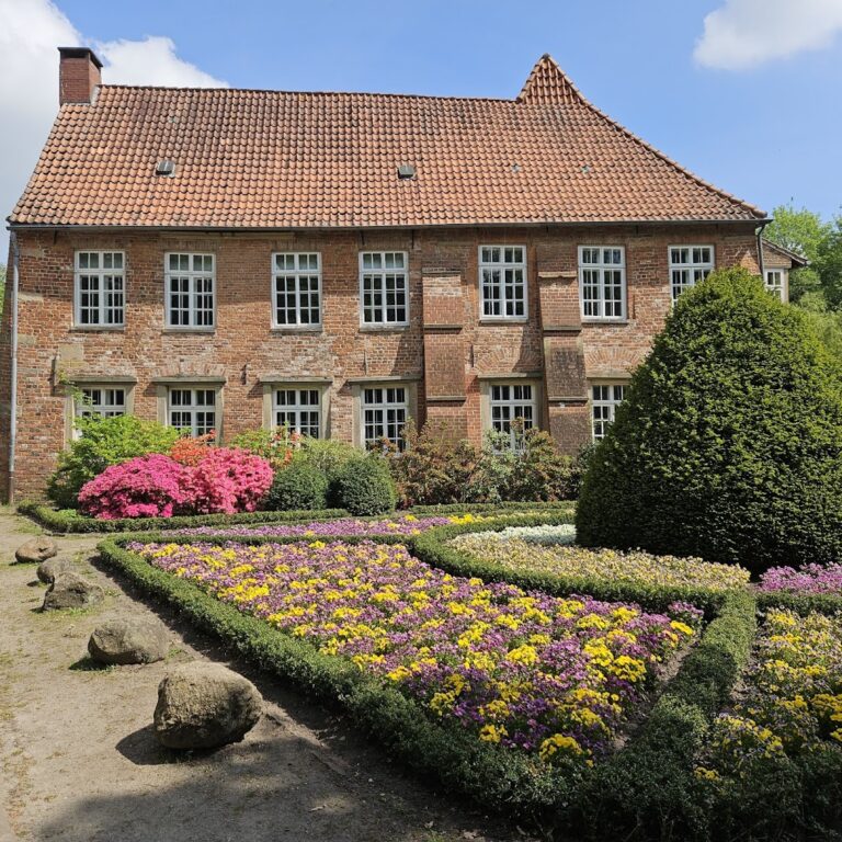Burg Blomendal: A Medieval Moated Castle and Administrative Seat in Bremen