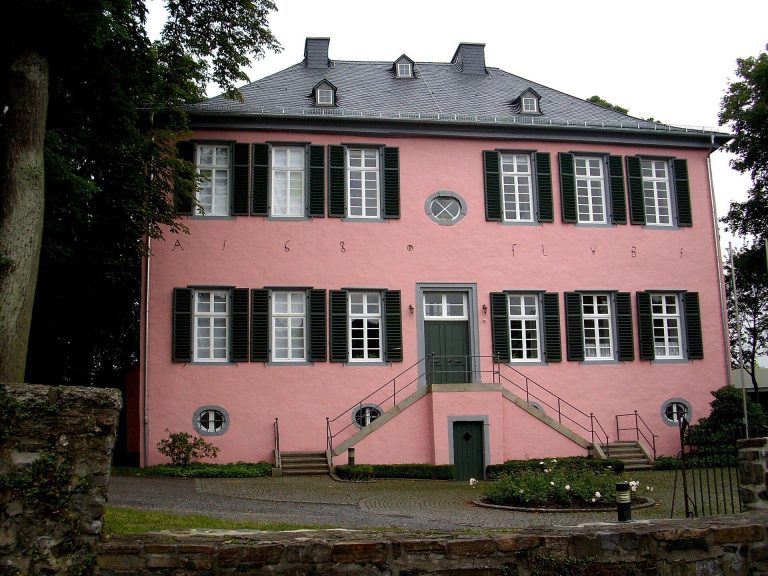 Fresekenhof: A Former Castleman’s House in Neheim
