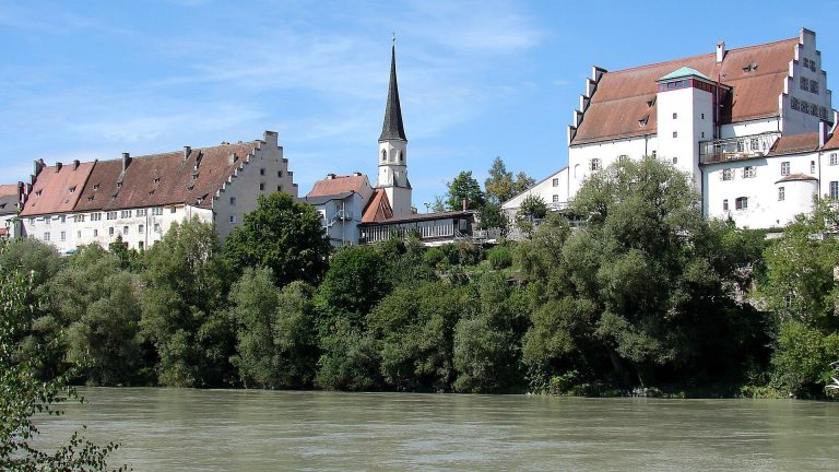 Burg Wasserburg: A Medieval Castle and Late Gothic Palace in Germany