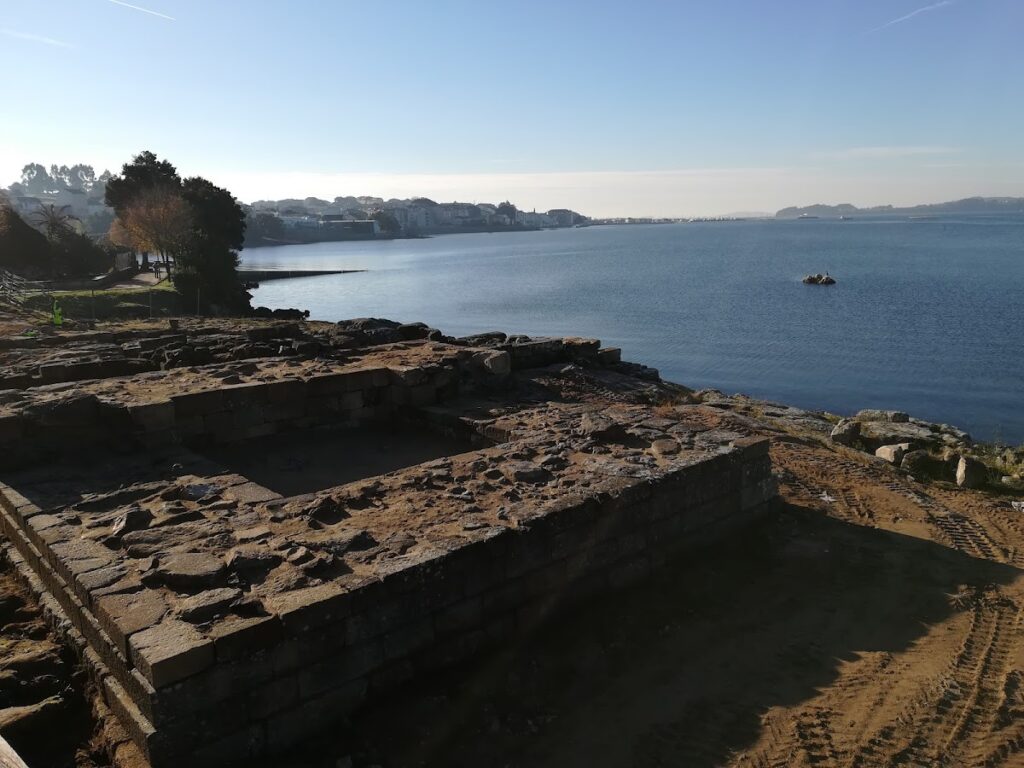 Castelo da Lúa: A Medieval Fortress in Rianxo, Spain 2 Q13582018