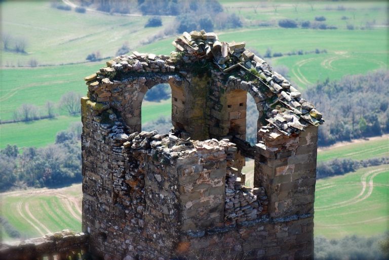 Castell de Montmagastre: A Medieval Territorial Castle in Spain