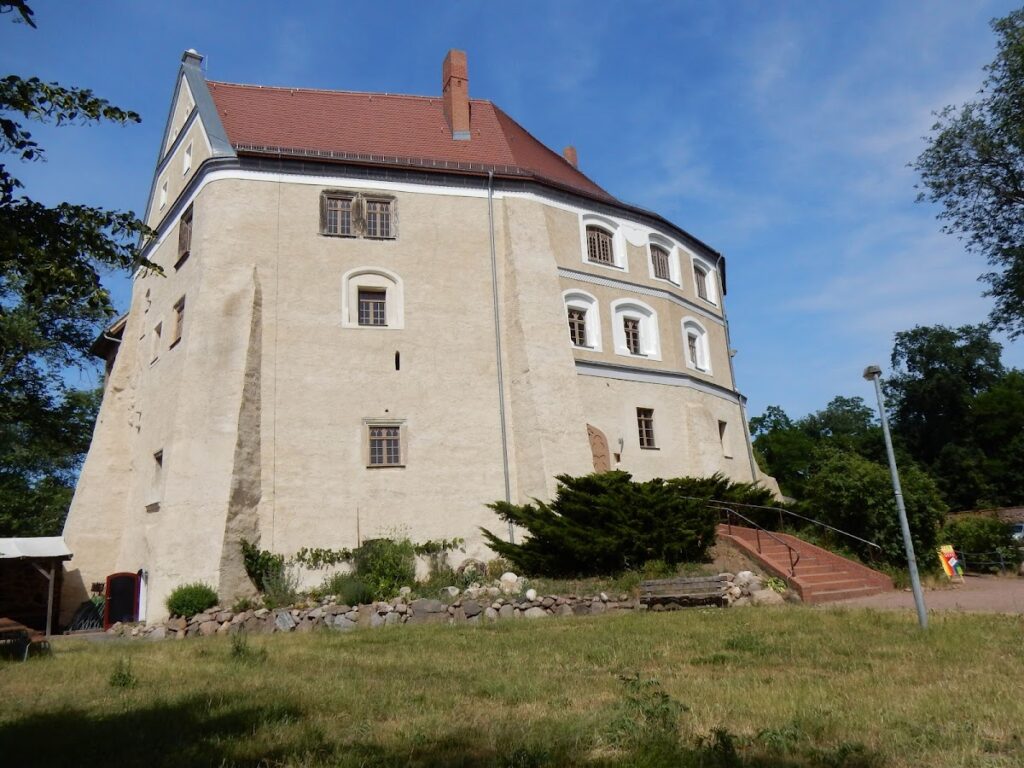 Burg Roßlau: A Moated Castle in Germany 1 Burg Roßlau