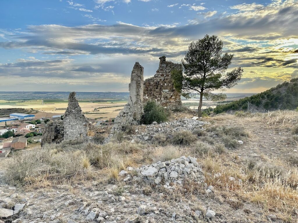 Castell d'Algerri: A Medieval Castle in Spain 1 Castell d'Algerri