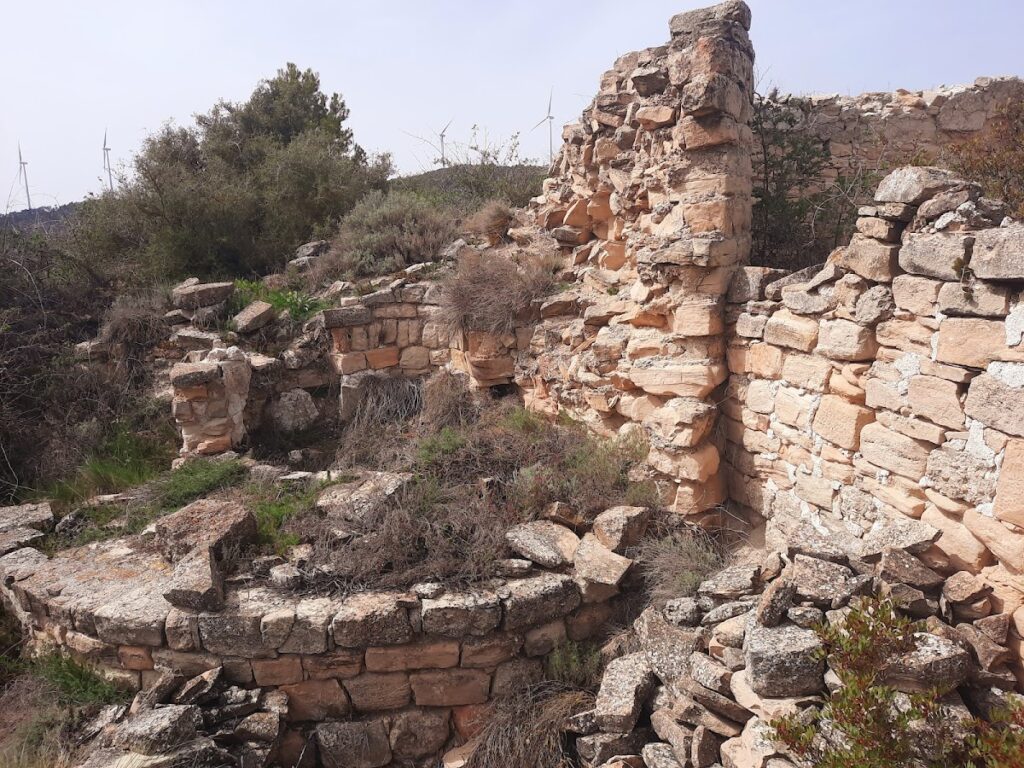 Castell de Torlanda: A Medieval Frontier Castle in Spain 1 Castell de Torlanda