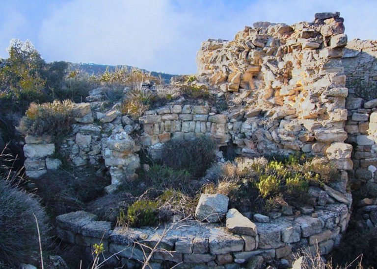 Castell de Torlanda: A Medieval Frontier Castle in Spain
