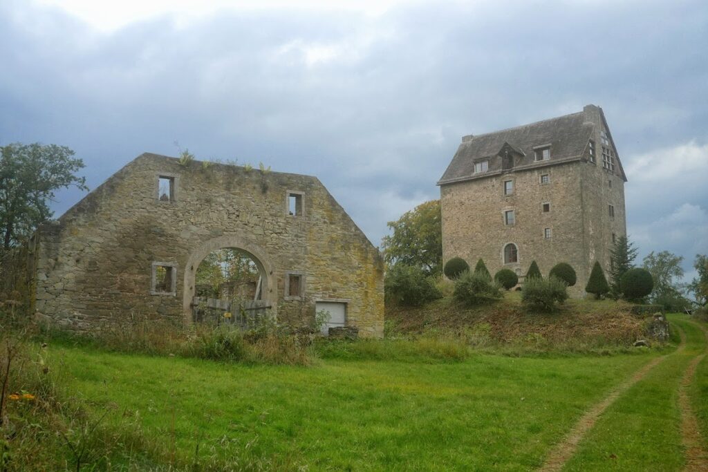 Oldenburg (Marienmünster): A Medieval Hilltop Castle and Noble Residence 1 Oldenburg (Marienmünster)