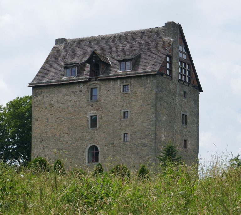 Oldenburg (Marienmünster): A Medieval Hilltop Castle and Noble Residence