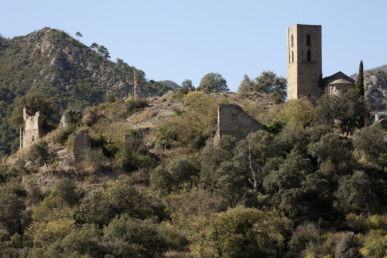 Castell d’Oliana: A Medieval Castle and Church in Spain