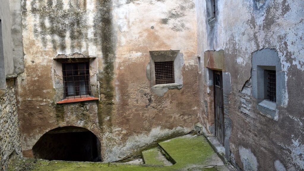 Castell de Vicfred: A Frontier Castle and Seigneurial Residence in Spain 2 Castell de Vicfred