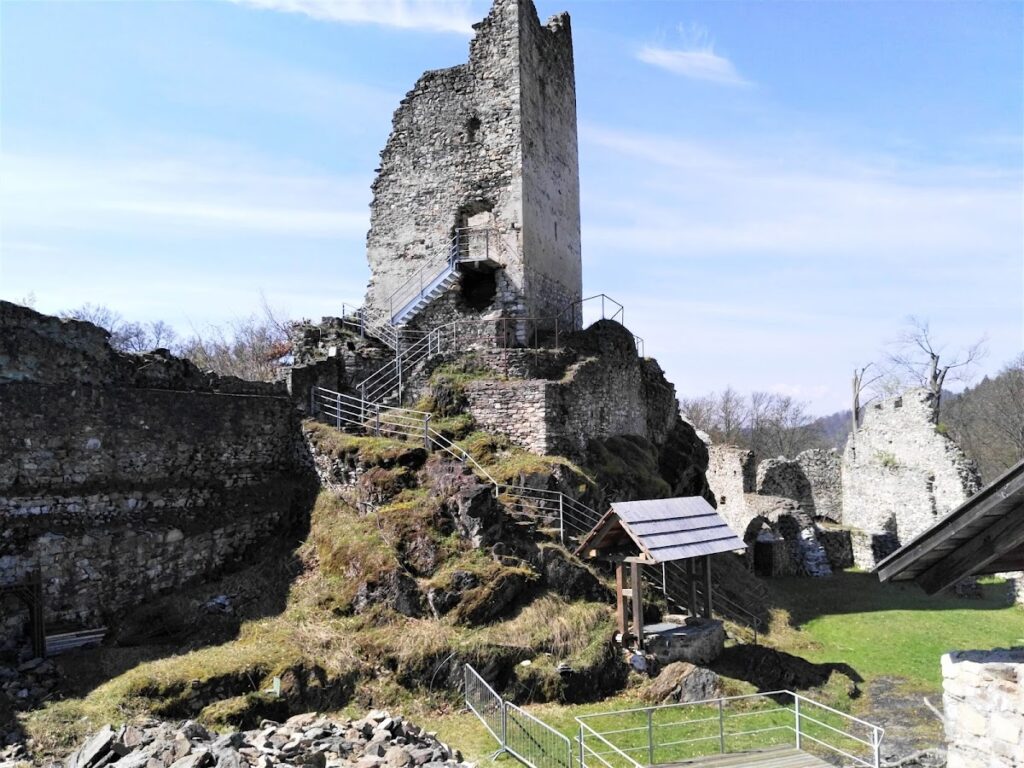 Burgruine Leonstein: Medieval Castle Ruins in Austria 2 Burgruine Leonstein