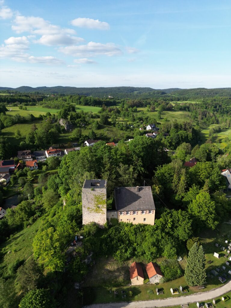 Thuisbrunn Castle: A Medieval Hill Castle in Bavaria