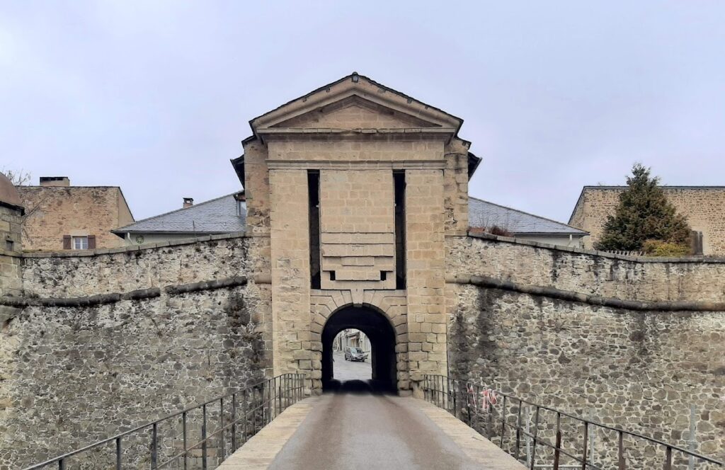 Mont-Louis Citadel: A Seventeenth-Century Vauban Fortress in France 1 Mont-Louis Citadel