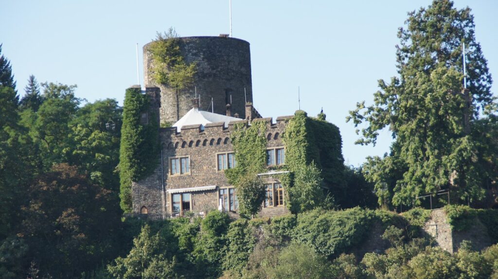 Heimburg Castle: A Medieval Border Fortress in Germany 2 Heimburg Castle