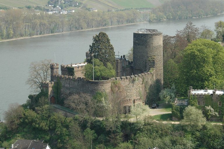 Heimburg Castle: A Medieval Border Fortress in Germany