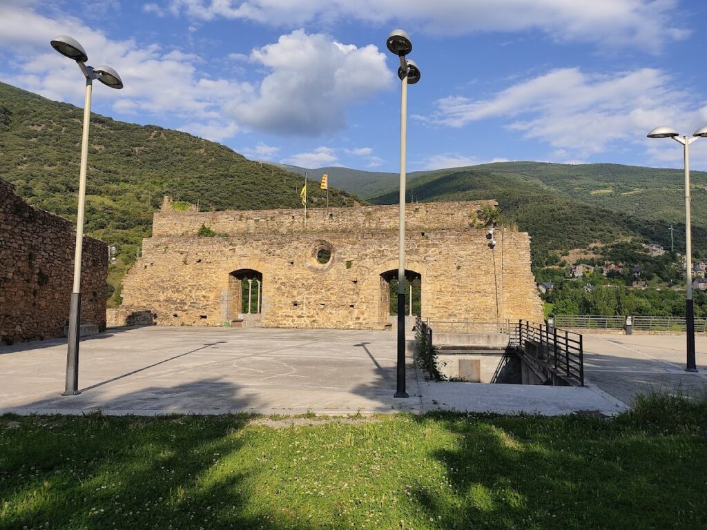 Castell de Sort: A Medieval Castle in Catalonia, Spain 2 Castell de Sort