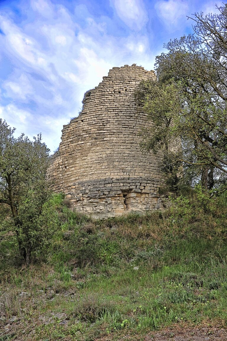 Gàver Castle: A Romanesque Frontier Fortress in Spain