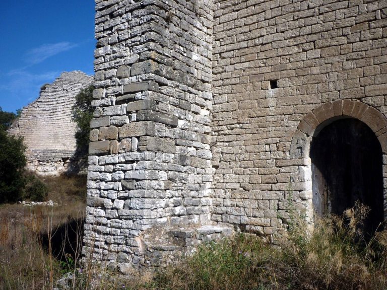 Gàver Castle: A Romanesque Frontier Fortress in Spain