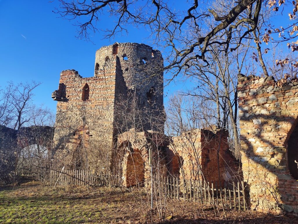 Ruine Hanselburg: An Artificial Hilltop Castle and Hunting Pavilion in Austria 1 Ruine Hanselburg