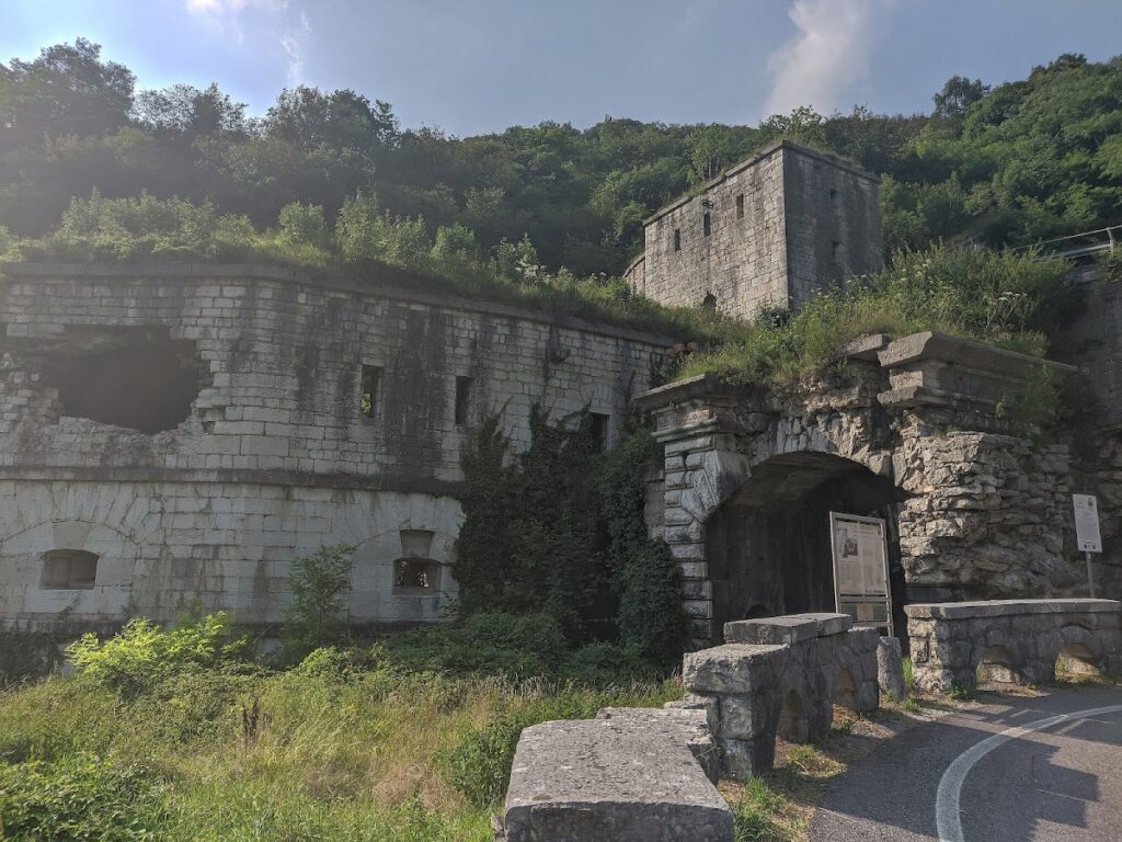 Tagliata della Scala: An Italian Frontier Fortress in Valbrenta 1 Tagliata della Scala