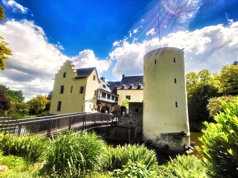 Burg Odenhausen: A Medieval Water Castle in Germany