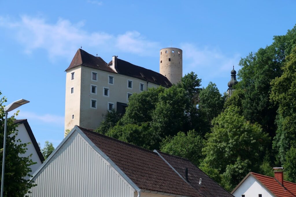 Burg Karlstein: A Gothic Castle and Former Feudal Residence in Austria 1 Burg Karlstein