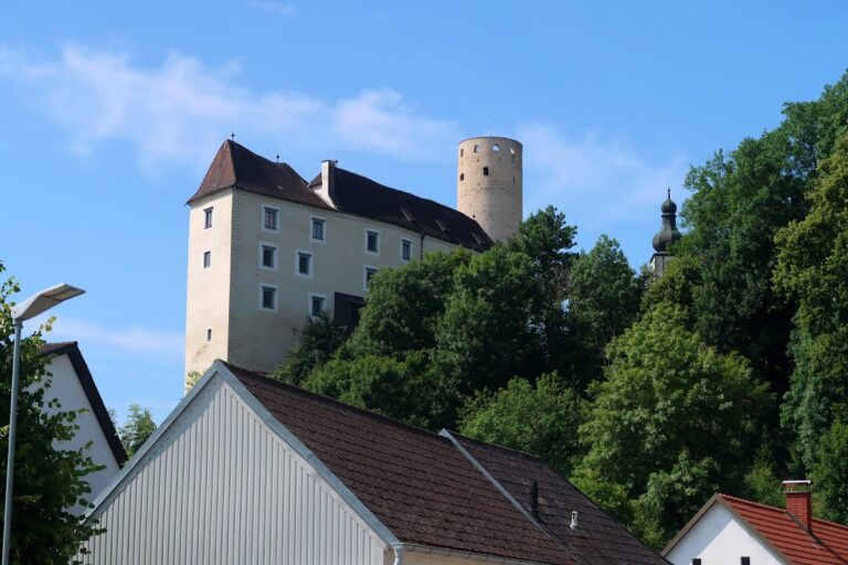 Burg Karlstein: A Gothic Castle and Former Feudal Residence in Austria