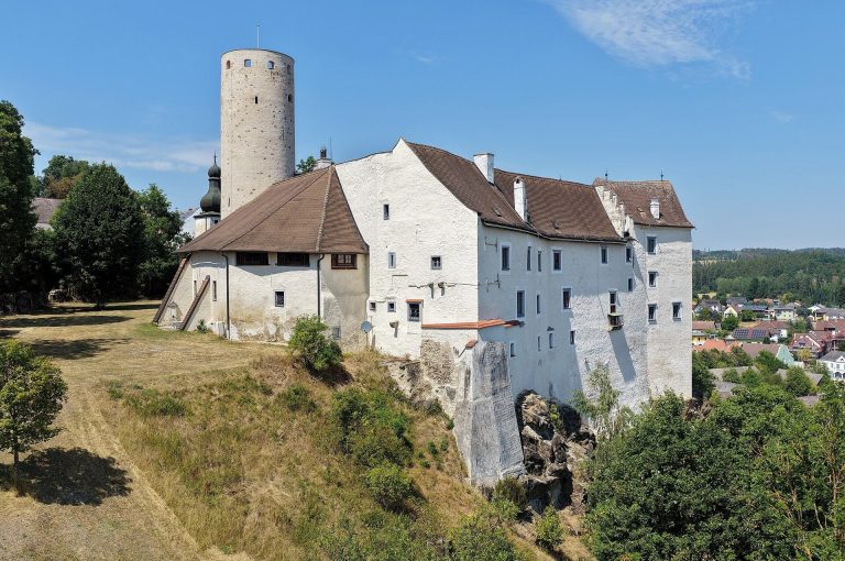 Burg Karlstein: A Gothic Castle and Former Feudal Residence in Austria