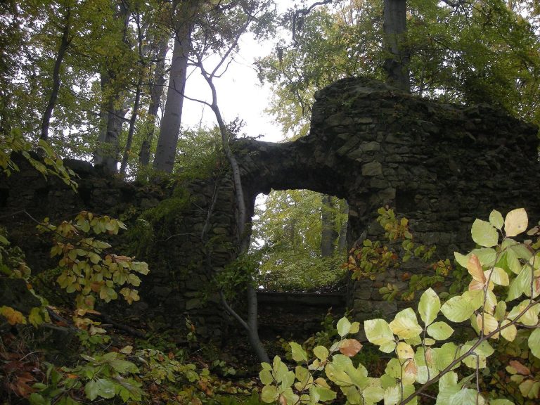 Rožnov Castle: A Gothic Border Fortress in Czechia