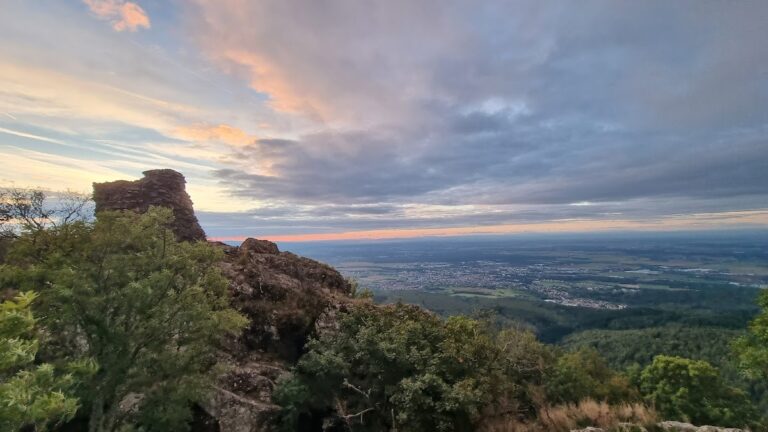 Herrenfluh Castle: A Medieval Fief and Mountain Ruin in France