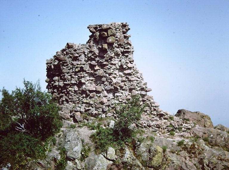 Herrenfluh Castle: A Medieval Fief and Mountain Ruin in France