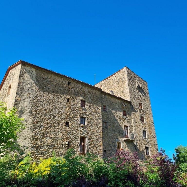 Castell de Vallfogona: A medieval fortified house in Vallfogona de Ripollès
