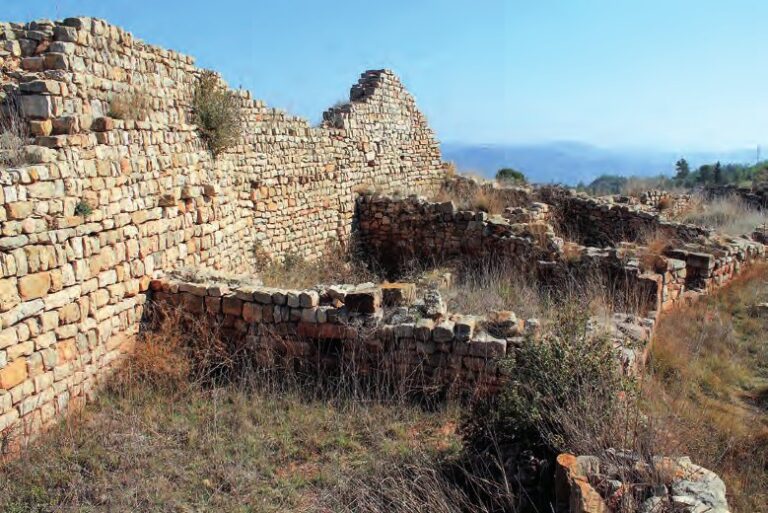 Castell de Sant Mateu: A Medieval Castle in Spain