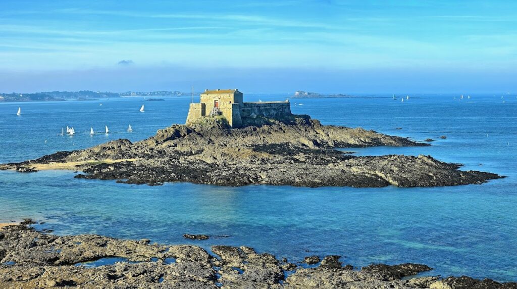 Petit Bé: A Coastal Fort Protecting Saint-Malo 2 Petit Bé
