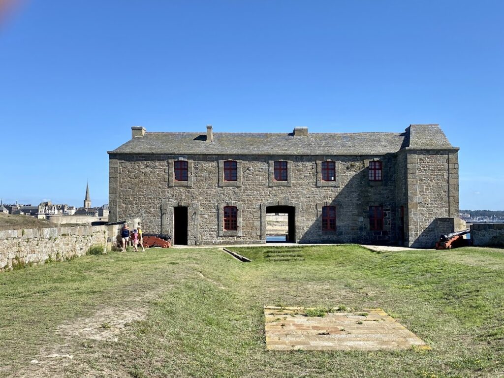Petit Bé: A Coastal Fort Protecting Saint-Malo 3 Petit Bé