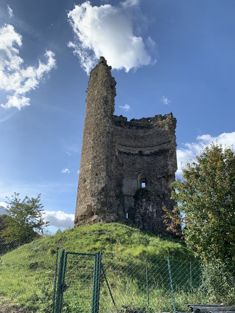 Donjon de Maurepas: Medieval Fortified Keep in France 2 Donjon de Maurepas