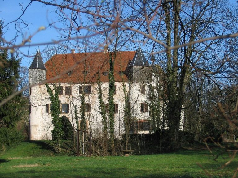 Château de Scharrachbergheim: A Fortified Castle in France
